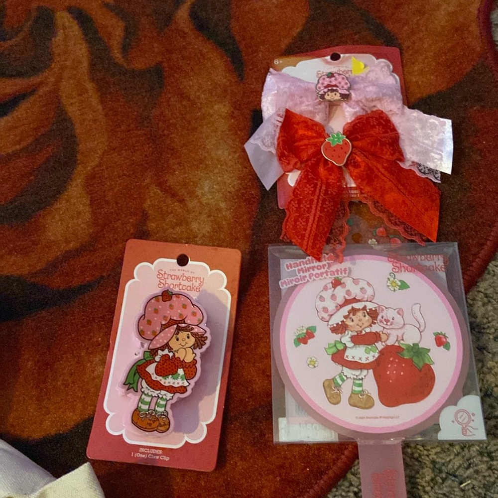 Strawberry shortcake mirror and hair accessories